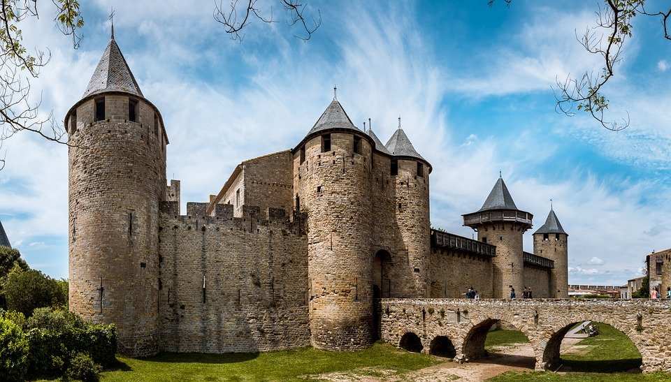 Thành phố pháo đài Carcassonne là một thị trấn kiên cố đẹp như tranh vẽ